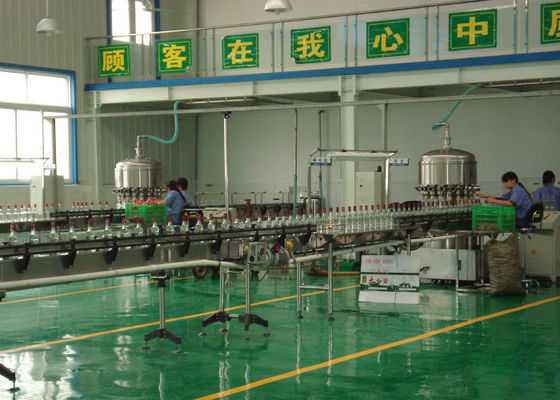 中国 びん詰めにされたウォッカ/ウィスキー/アルコール飲料/ワインの生産ライン包装のコンベヤ・システム サプライヤー